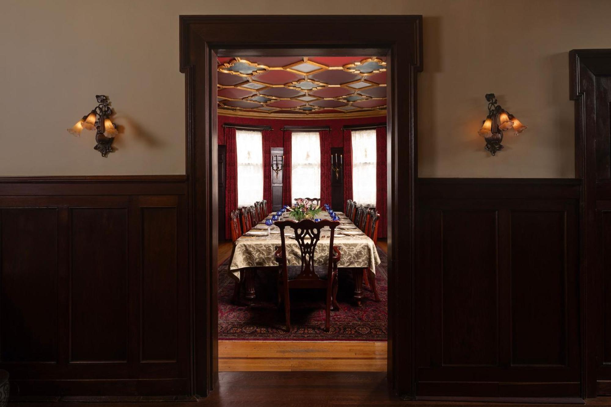 300 Clifton Bed & Breakfast Minneapolis
